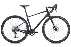 Vélo gravel noir vu de cotê