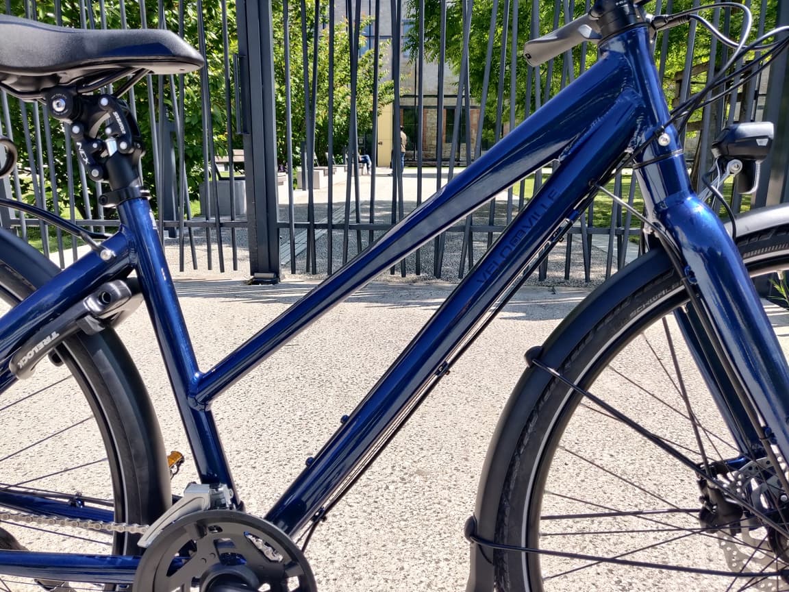 Vélo VTC VELODEVILLE cadre ouvert pour randonnée chemin