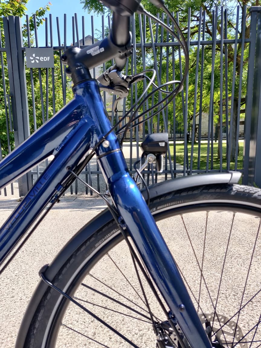 Vélo VTC VELODEVILLE cadre ouvert pour randonnée chemin