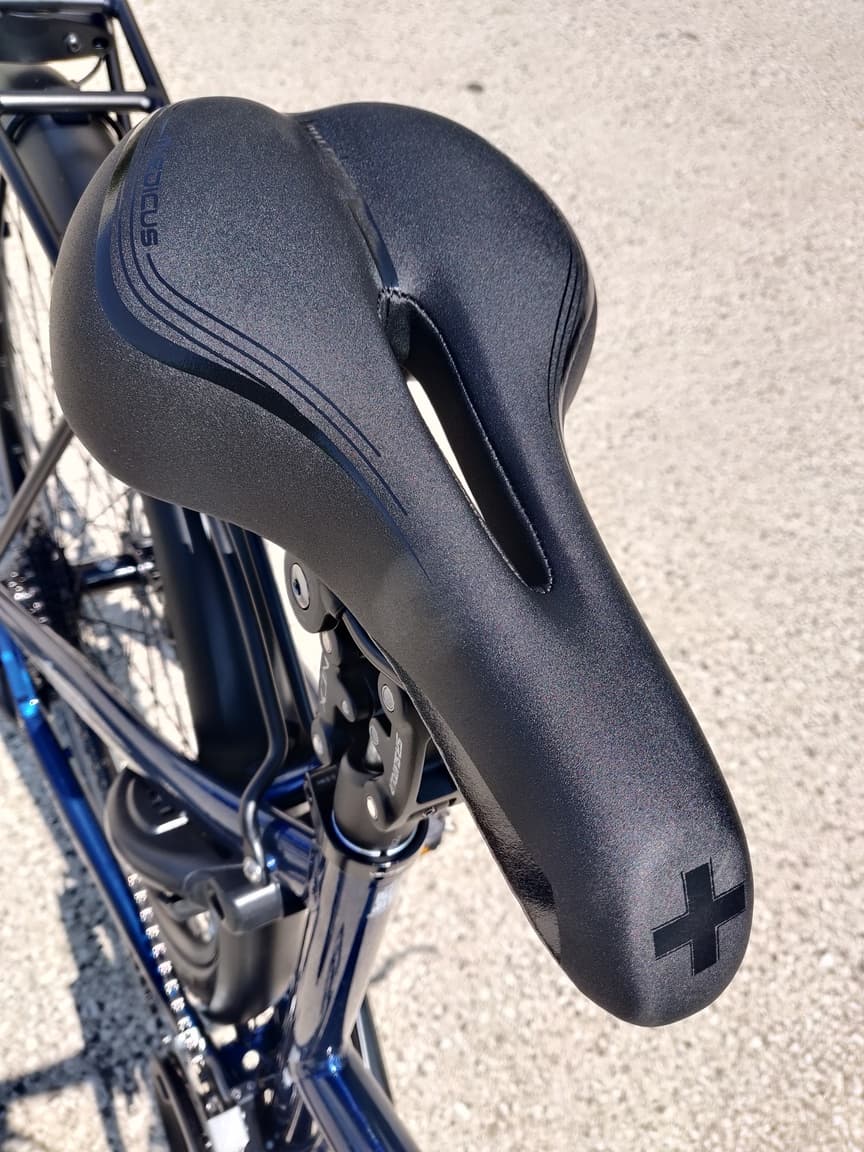 Vélo VTC VELODEVILLE cadre ouvert pour randonnée chemin