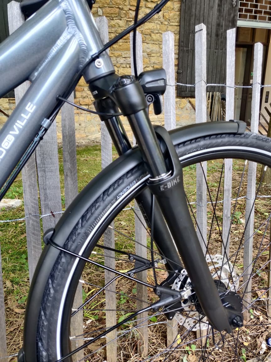 Vélo VTC VELODEVILLE cadre ouvert pour randonnée chemin