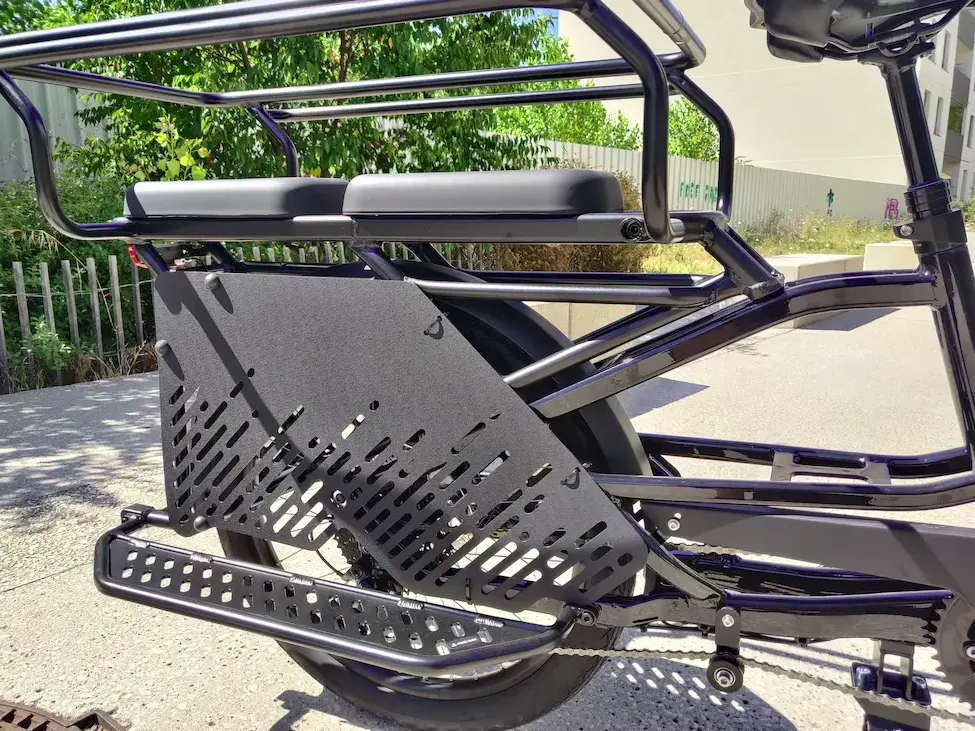 vélo cargo longtail éléectrique EXS Proline détail reposes pieds arrières